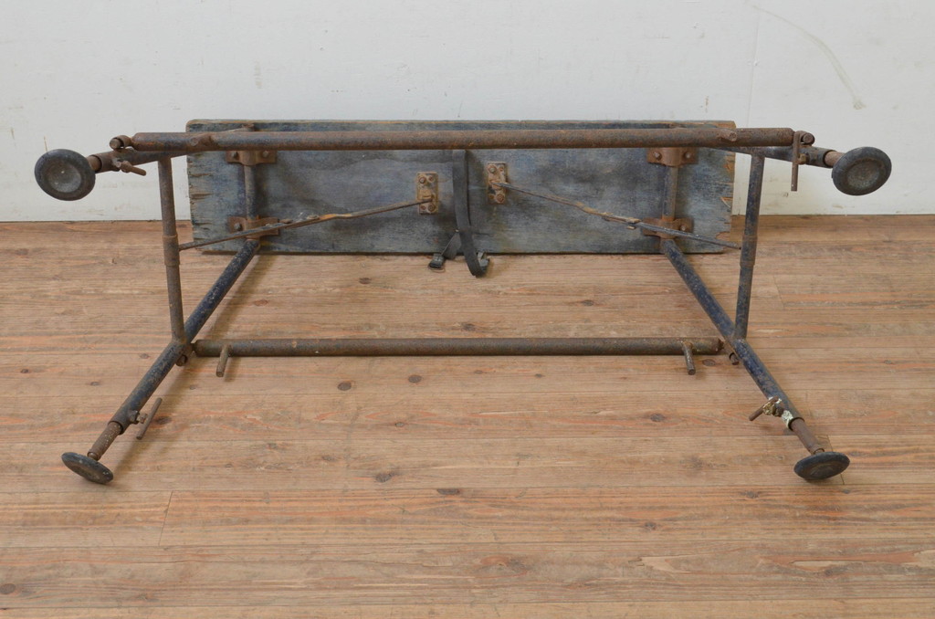 和製ビンテージ　建築足場をリメイクした素朴な作業台(テーブル、デスク、アイアンテーブル、ヴィンテージ)(R-069137)
