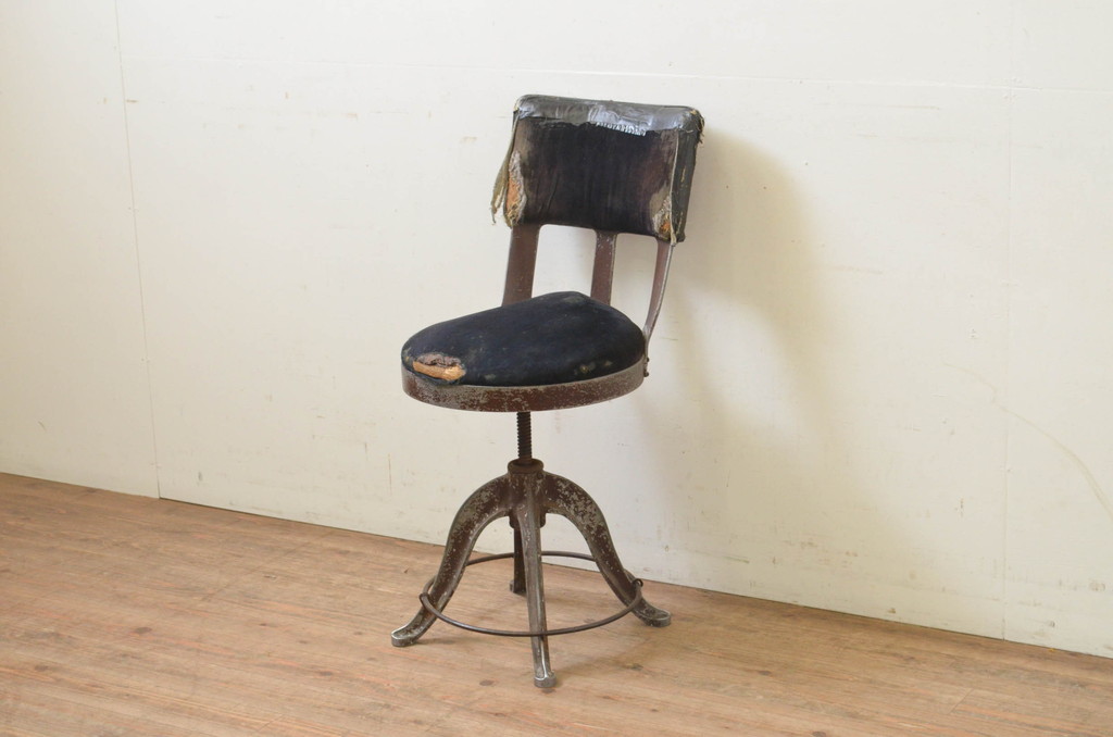 和製ビンテージ レトロな雰囲気が魅力のアイアン回転チェア(回転椅子 