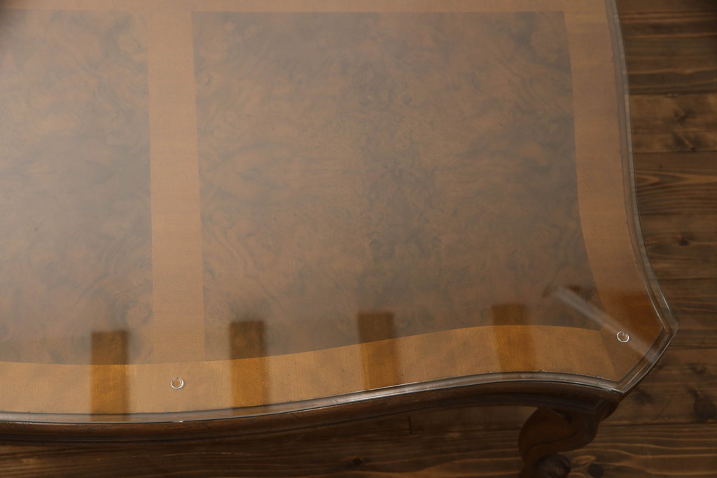 【セミオーダー家具実例】お客様持ち込みのテーブルを高品質リペア。天板の塗装は剝離し、きれいに再塗装。お客様のご希望で、ガラス天板も取り付けました。(センターテーブル、ローテーブル)