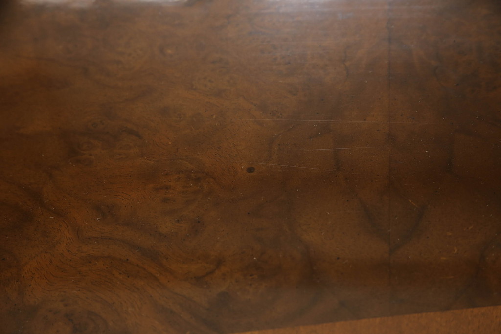 【セミオーダー家具実例】お客様持ち込みのテーブルを高品質リペア。天板の塗装は剝離し、きれいに再塗装。お客様のご希望で、ガラス天板も取り付けました。(センターテーブル、ローテーブル)