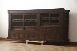 中古　横浜クラシック家具　ダニエル(daniel)　温もりを感じる色合いとクラシカルな佇まいが魅力のキャビネット(ブックケース、本箱、収納棚、戸棚、飾り棚)(R-072708)