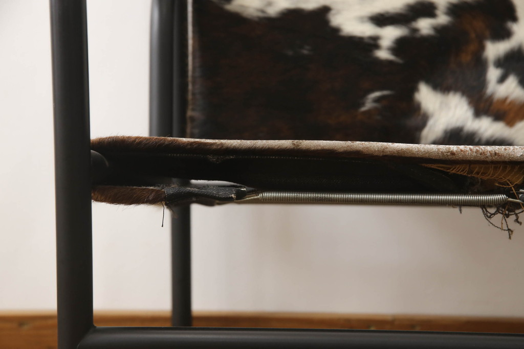 中古　ダメージあり　Cassina(カッシーナ)　ル・コルビュジエ ピエール・ジャンヌレ シャルロット・ペリアン　LC1　個性が光る!ワンランク上の空間づくりにおすすめなスリングチェア(バスキュランチェア、アームチェア、椅子、イス、Le Corbusier)(定価539,000円)(R-070296)