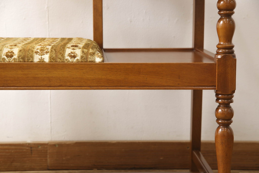 中古　美品　横浜ダニエル(daniel)　カントリー調のデザインが可愛らしいテレフォンベンチ(サイドテーブル、テーブル付きチェア)(R-051836)