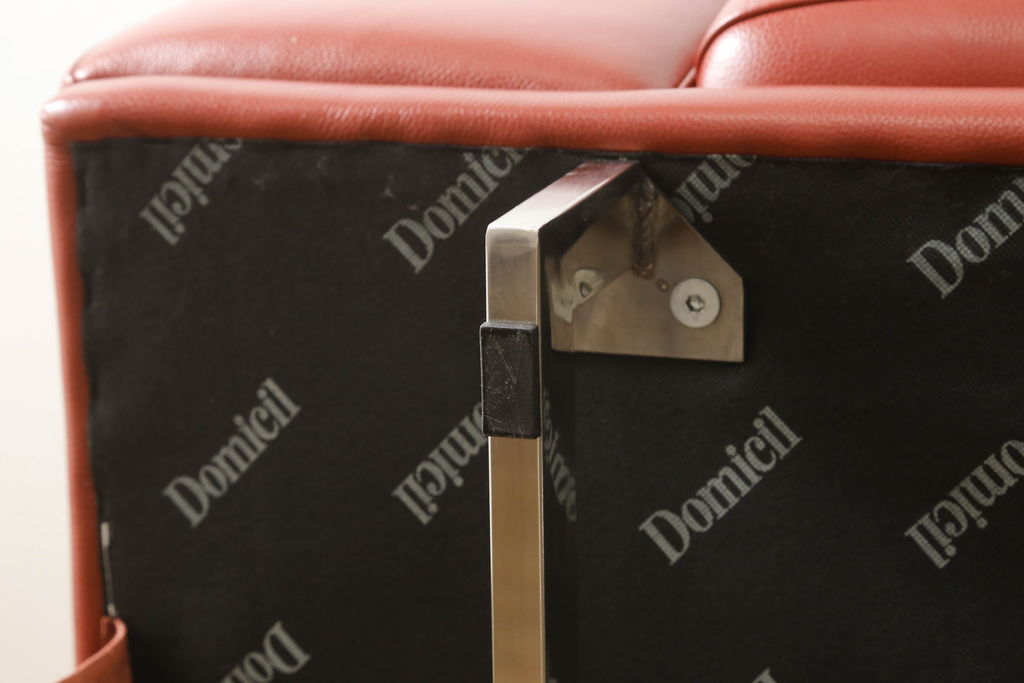 中古　Domicil(ドミシール)　DM-5132　本革　直線的なデザインがスタイリッシュなレザー2人掛けソファ(二人掛け、2.5人掛け、3人掛け、2P)(定価約54万円)(R-061421)