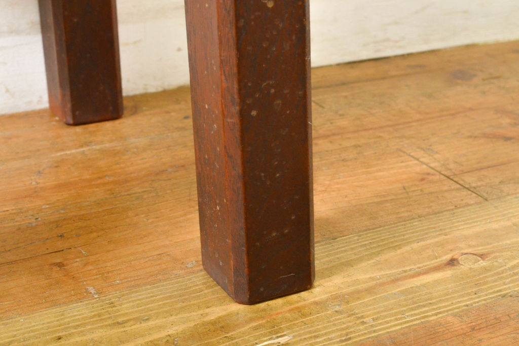 和製ビンテージ　彫刻家　山根八春(やまねやつはる、はっしゅん)　椿の図柄が華やかな空間を演出してくれるローテーブル(センターテーブル、リビングテーブル、サイドテーブル、コーヒーテーブル、カフェテーブル、ヴィンテージ)(R-062421)