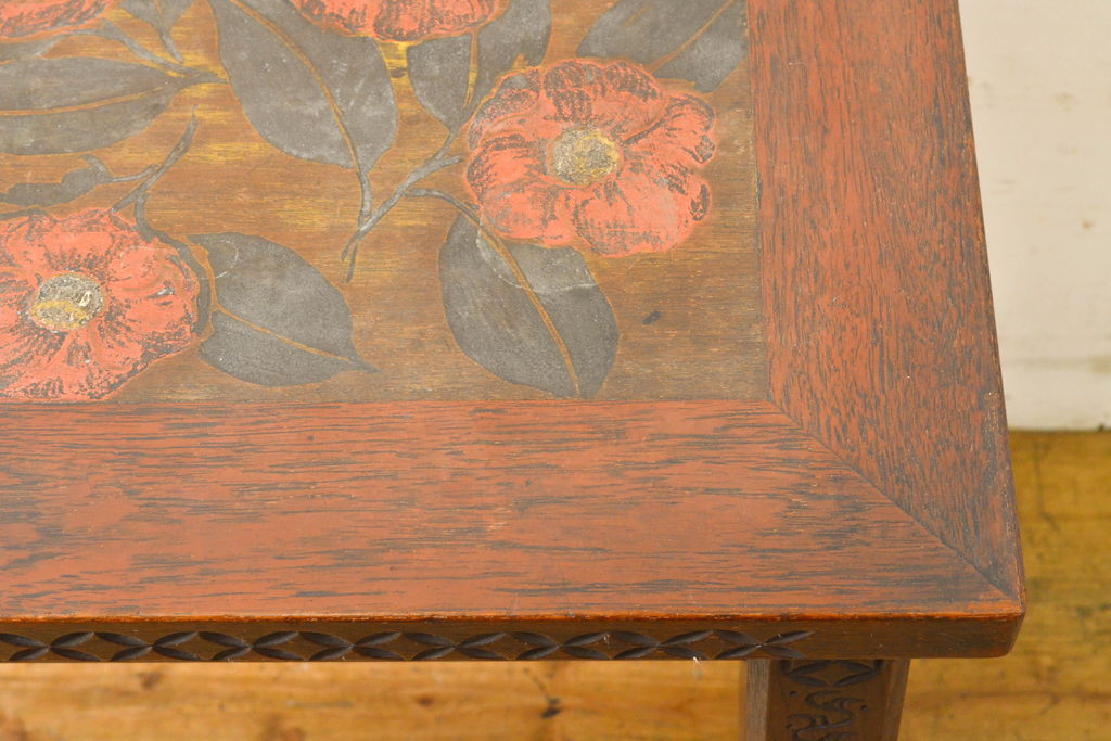 和製ビンテージ　彫刻家　山根八春(やまねやつはる、はっしゅん)　椿の図柄が華やかな空間を演出してくれるローテーブル(センターテーブル、リビングテーブル、サイドテーブル、コーヒーテーブル、カフェテーブル、ヴィンテージ)(R-062422)