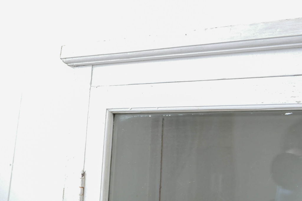 和製アンティーク　ホワイトカラーが可愛らしいケビントガラスケース(デンタルケース、デンタルキャビネット、ショーケース、陳列棚、飾り棚、収納棚、戸棚)(R-062642)