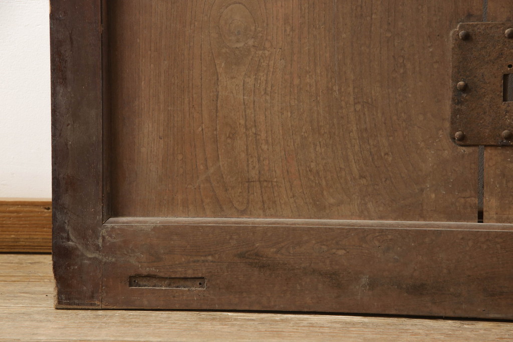 アンティーク建具　総欅(ケヤキ)材　上質な和の雰囲気を高める桟の細かい格子蔵戸1枚(引き戸、格子戸、玄関戸)(R-068918)