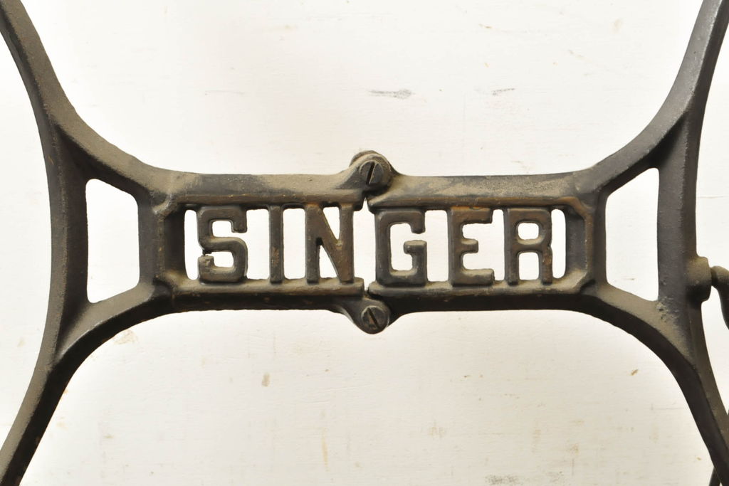イギリスアンティーク　SINGER(シンガー)社　レトロな佇まいがお洒落なミシンの鉄脚(シンガーミシン、ミシンテーブル、ミシン台、バタフライテーブル)(R-061941)