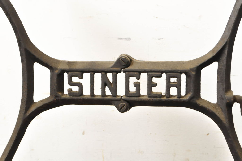 イギリスアンティーク　SINGER(シンガー)社　レトロな佇まいがお洒落なミシンの鉄脚(シンガーミシン、ミシンテーブル、ミシン台、バタフライテーブル)(R-061942)