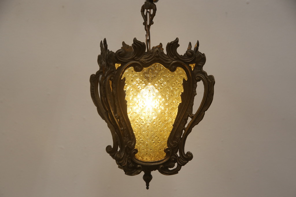 中古　美品　アンティーク調　ガラスの模様や装飾が魅力的な天井照明(ペンダントライト、吊り下げ照明)(R-058465)