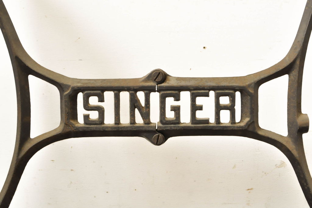 イギリスアンティーク　SINGER(シンガー)社　レトロな佇まいがお洒落なミシンの鉄脚(シンガーミシン、ミシンテーブル、ミシン台、バタフライテーブル)(R-061934)