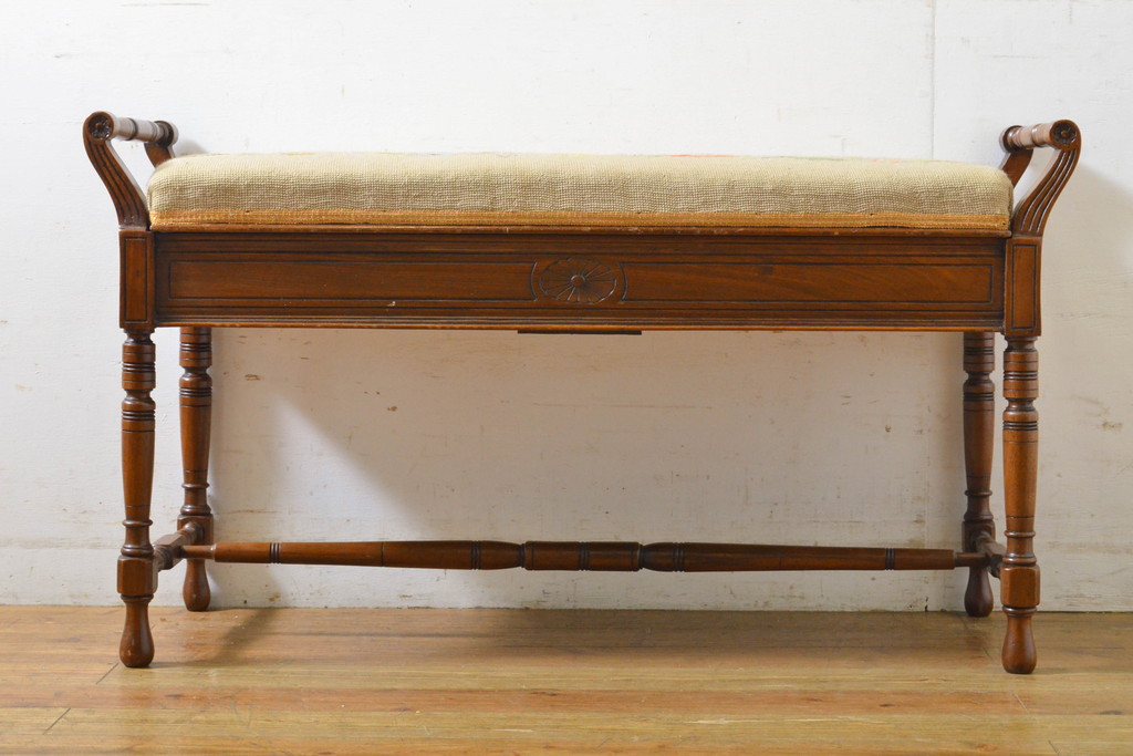 イギリスアンティーク　ウォールナット材　ゴブラン織りの座面がかわいらしい収納付きベンチ(長椅子、コファー、スツール、イス、チェア、2人掛け)(R-063346)