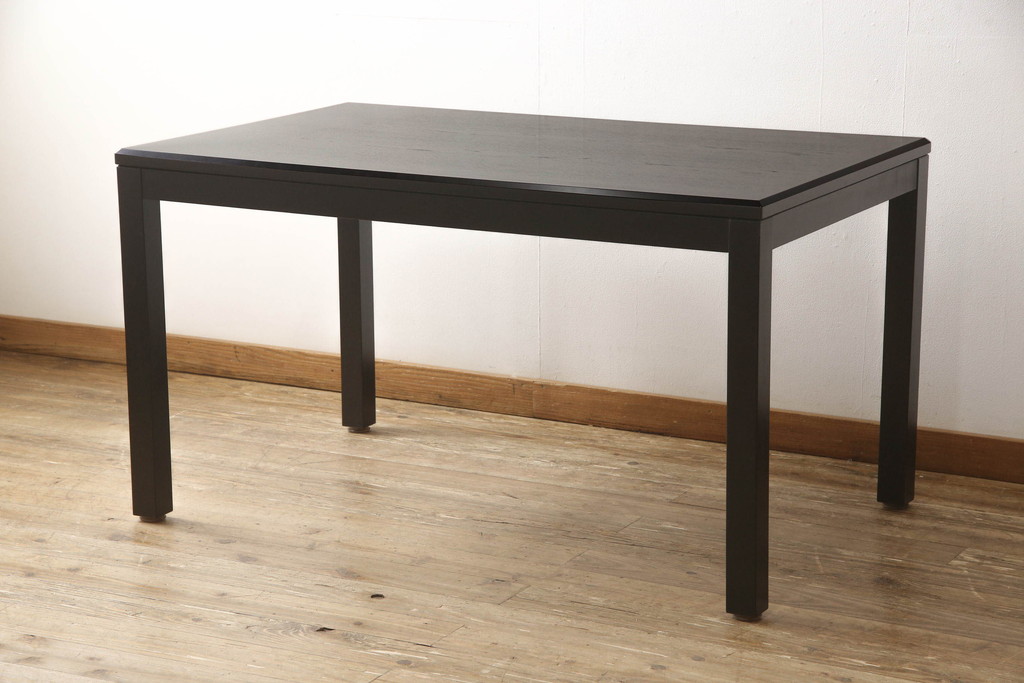 中古 美品 秋田木工 直線的なシンプルなデザインでモダンな空間を演出するダイニングテーブル(2人掛け、4人掛け)(R-054497) ラフジュ工房
