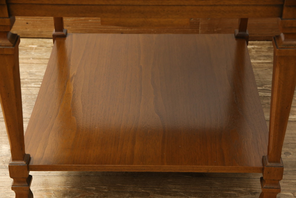 中古　美品　DREXEL HERITAGE JAPAN(ドレクセルヘリテイジジャパン)　594-324　クラシカルなデザインが美しいエンドテーブル(ナイトテーブル、サイドテーブル、サイドチェスト)(R-058606)