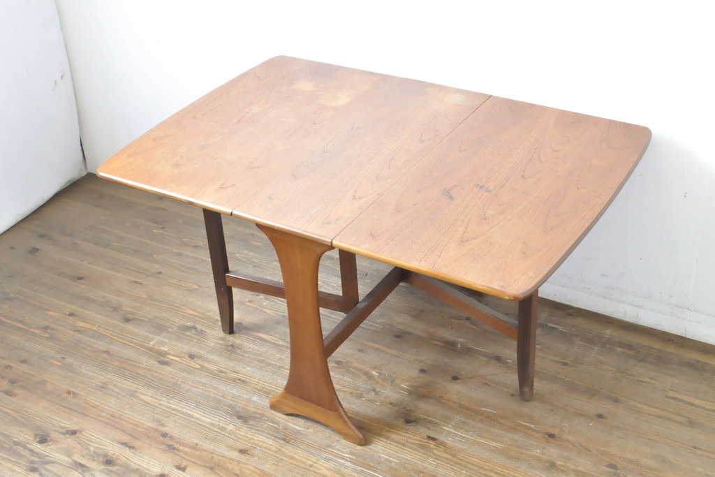 イギリスビンテージ　チーク材　G-PLAN(ジープラン)　スタイリッシュなデザインのバタフライテーブル(エクステンションテーブル、ダイニングテーブル、2人掛け、4人掛け、食卓、ヴィンテージ)(R-063455)