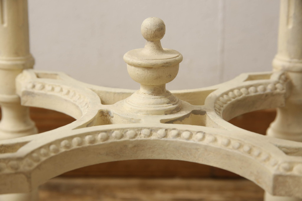 フランスアンティーク　繊細かつエレガントなデザインが美しいサイドテーブル(飾り台、花台、陳列棚)(R-057114)