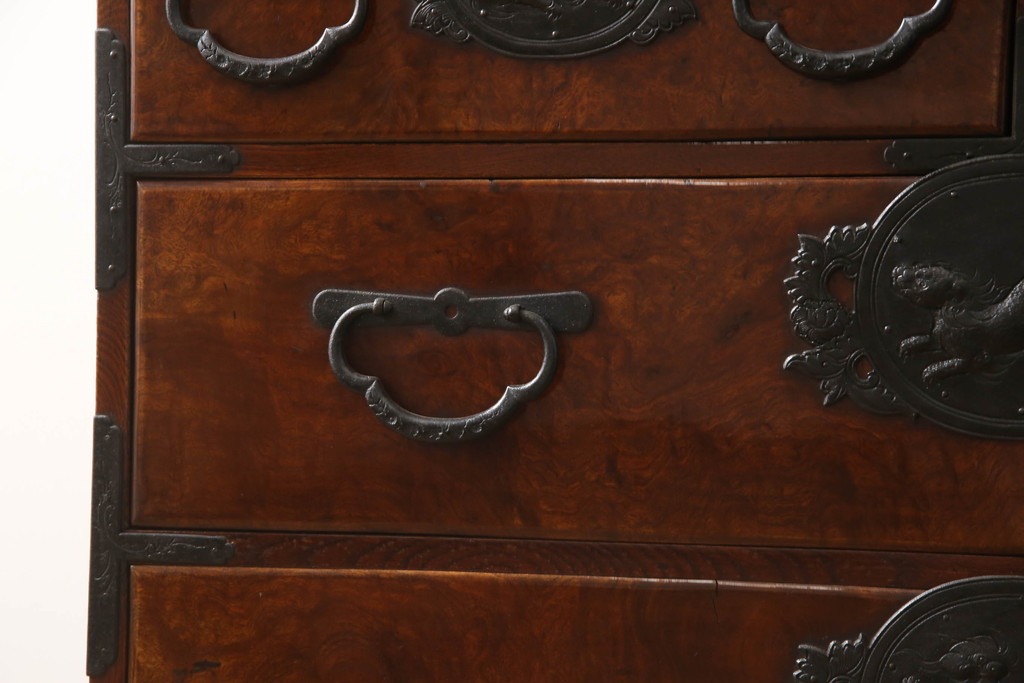 和製アンティーク　激レア　スライド扉付き　唐獅子金具　品のある佇まいが美しい二段重ね仙台箪笥(和タンス、時代箪笥、衣装たんす、引き出し、収納箪笥)(R-069493)