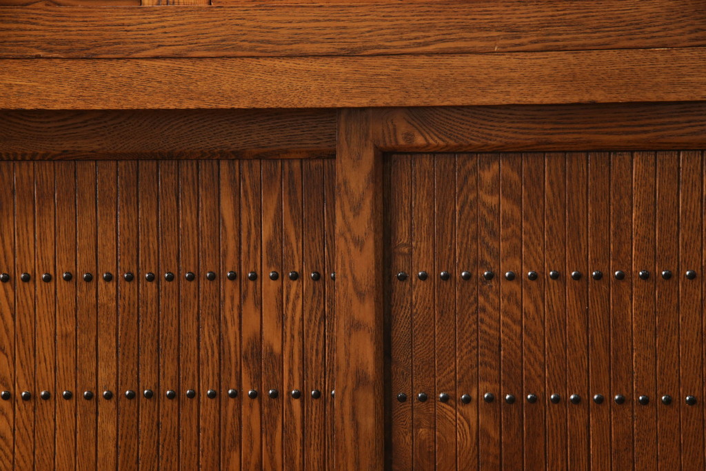 中古　美品　楡(ニレ)材　総無垢材　美しい木目と品のある佇まいが魅力の重ね五尺水屋箪笥(収納箪笥、戸棚、収納棚、食器棚)(R-070143)