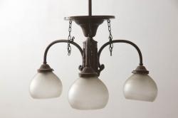 ビンテージ照明　真鍮製　ガラスドロップがおしゃれなフランスヴィンテージのウォールランプ(3灯、壁掛けシャンデリア、壁付け照明)(R-038240)