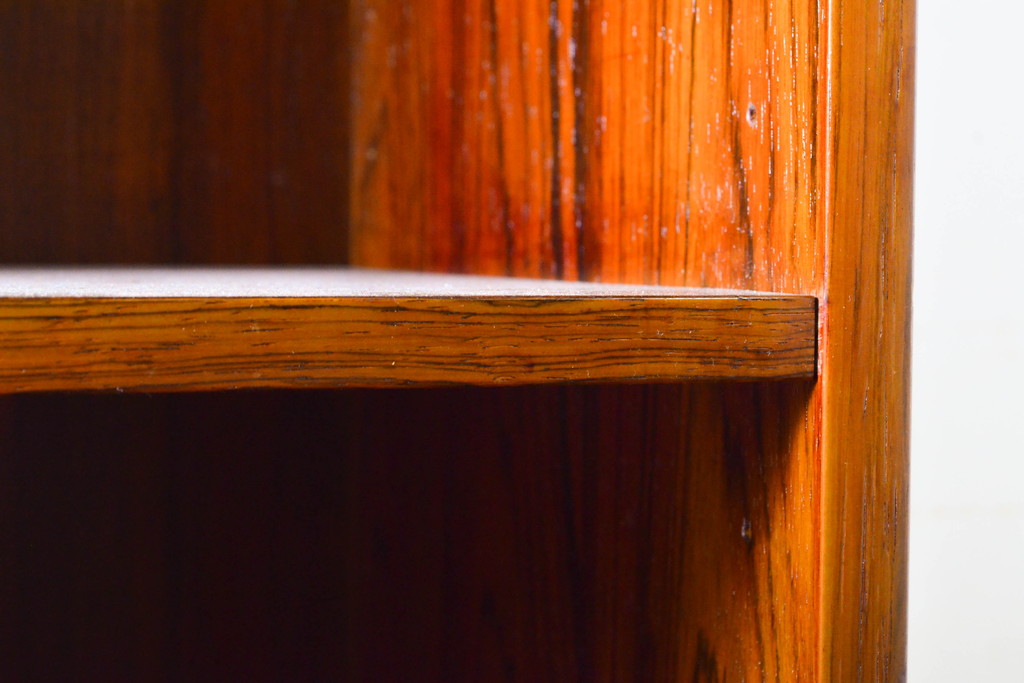 イギリスビンテージ　ローズウッド材　収納できる扉で使用中は開けっ放しOK!小引き出し付きのファイルキャビネット(収納棚、本棚、飾り棚、戸棚、垂直収納扉、ヴィンテージ)(R-063490)