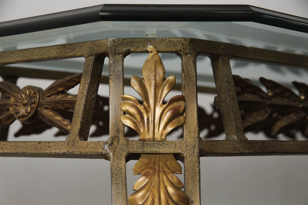 中古　DREXEL HERITAGE(ドレクセルヘリテイジ)　アメリカ輸入モデル　凝った装飾デザインがエレガント!!ガラストップのコンソールテーブル(サイドテーブル)(R-062009)