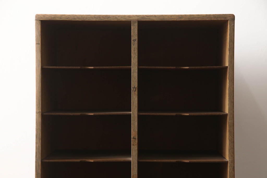 中古　昭和レトロな雰囲気を醸し出す縦型カルテケース(書類ケース、書類棚、収納棚、レターラック)(R-070355)