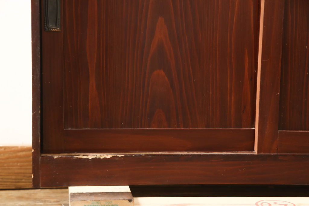 和製アンティーク　漆塗りが上品な雰囲気を醸し出す収納棚(戸棚、キャビネット、下駄箱)(R-062922)