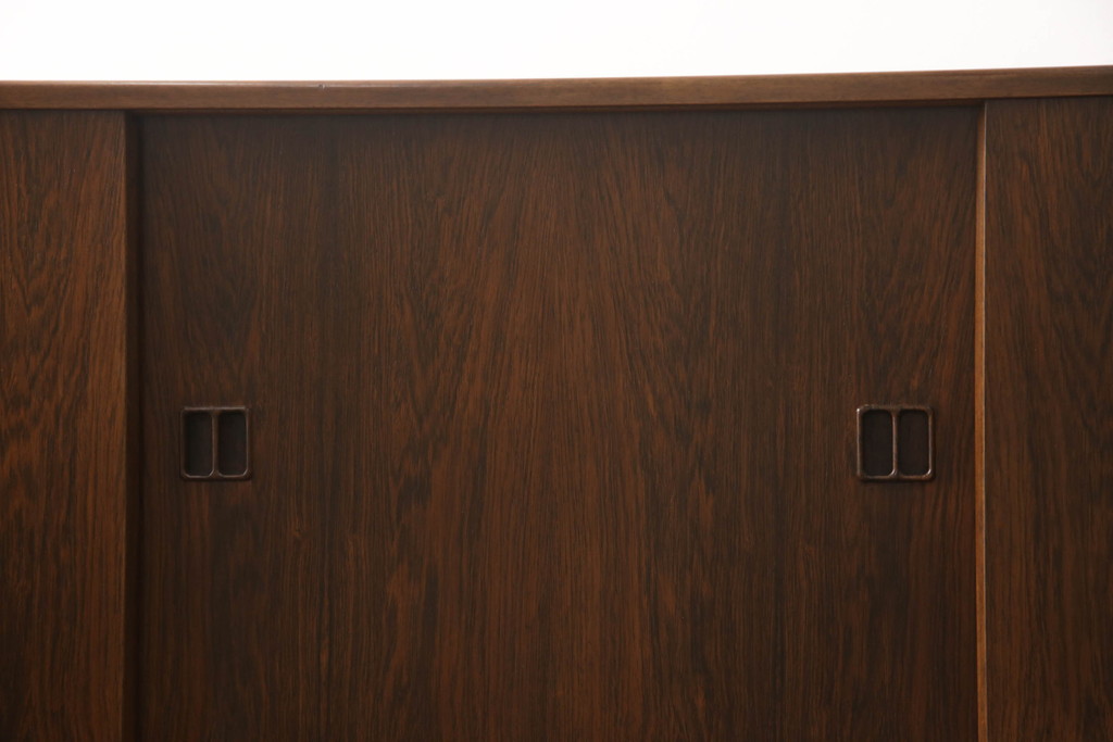 デンマークビンテージ　ローズウッド材　北欧スタイルのお部屋づくりにおすすめなサイドボード(収納棚、戸棚、サイドキャビネット、ヴィンテージ)(R-066638)