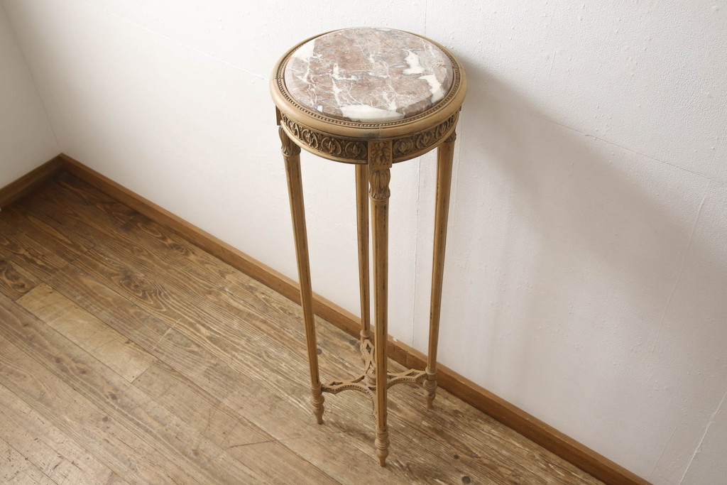 フランスアンティーク　繊細かつエレガントなデザインが美しいサイドテーブル(飾り台、花台、陳列棚)(R-057116)