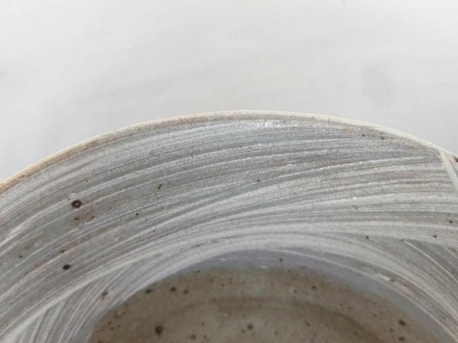 小林東五　對州窯　刷毛目(はけめ)　約22cm　7寸　上品な和の趣溢れる平皿(深皿、和皿、和食器、七寸、共箱付き)(R-070866)