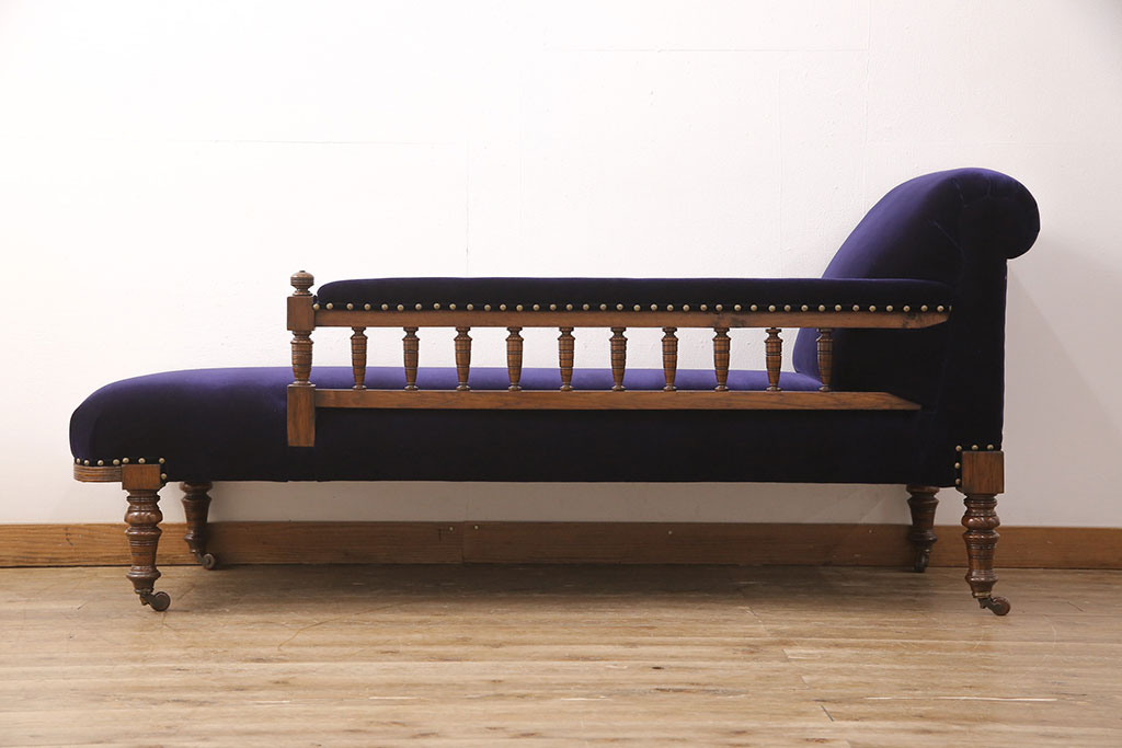 【セミオーダー家具実例】イギリスアンティークのシェーズロングに高品質リペアを施しました。内部のウレタンとお客様よりお持ちいただいた生地で座面と肘置きを張り替えました。(カウチソファ、長椅子)