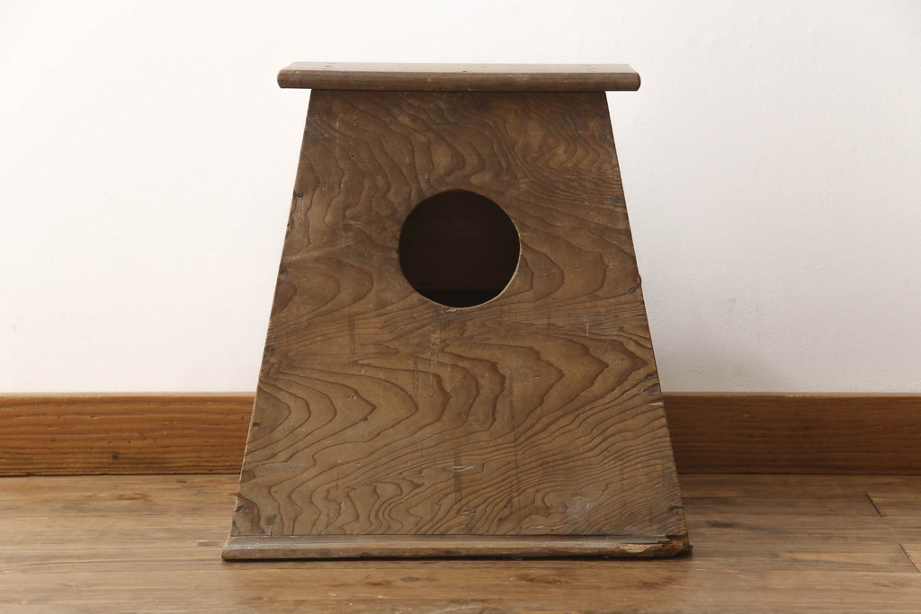 和製アンティーク　古い木味とシンプルなデザインが魅力の踏み台(ステップ、ラダー、飾り台、花台)(R-070464)