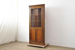 中古　美品　バロッサバレンティ(VARO,S.A. VALENTI)　クラシカルで品のある佇まいが魅力的なコーナーキャビネット(飾り棚、戸棚、収納棚)(R-058735)