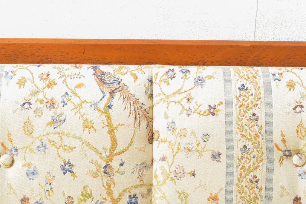中古　美品　DREXEL HERITAGE(ドレクセルヘリテイジ)　小花と鳥の図柄がかわいらしい雰囲気を醸し出す3人掛けソファ(三人掛け、3P)(R-058934)