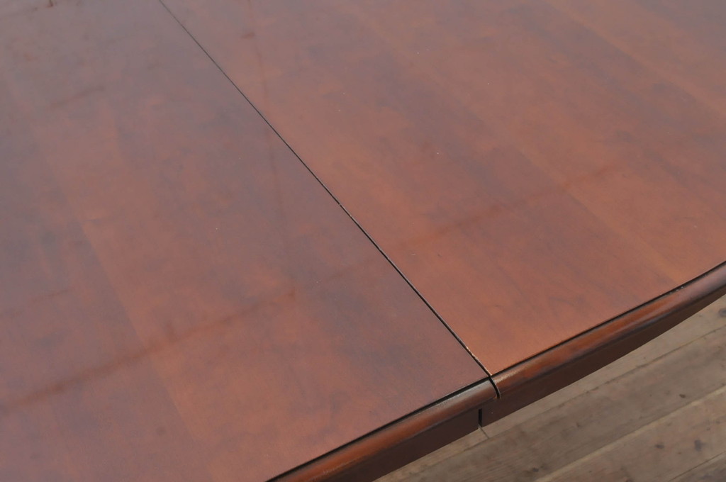 ビンテージ家具　アメリカ輸入モデル　DREXEL HERITAGE(ドレクセルヘリテイジ)　滑らかな曲線が優雅な印象のダイニングテーブル(エクステンションテーブル、食卓、4人掛け、6人掛け、オーバル型、ヴィンテージ)(R-068583)