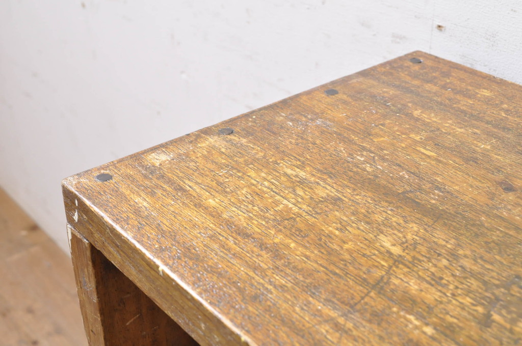 和製アンティーク　シンプルなデザインがお部屋に取り入れやすい薄型カウンターテーブル(飾り棚、陳列棚、サイドボード、サイドキャビネット、店舗什器)(R-068618)