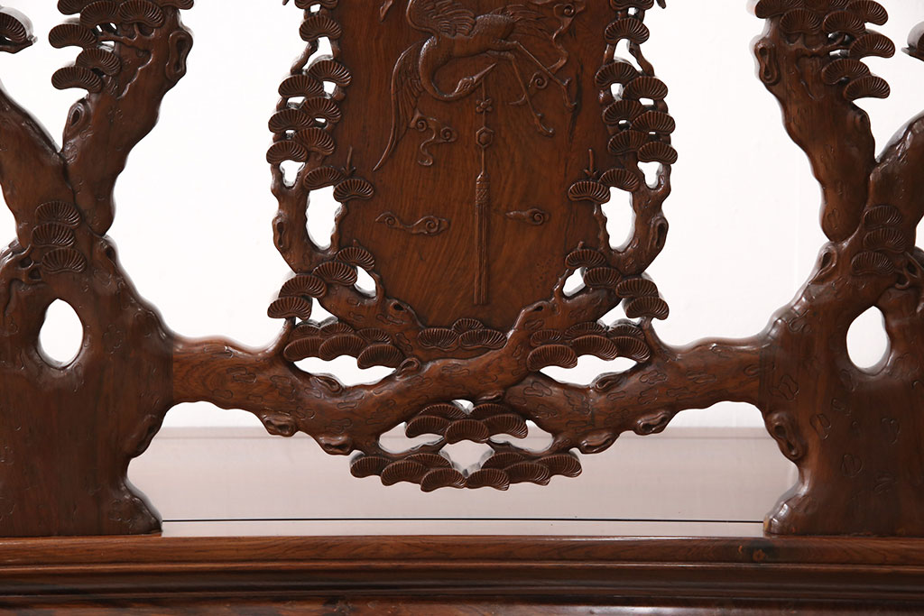 中古　高級唐木家具　カリン材　細やかな彫りの意匠が魅力的なベンチ(ソファ、板座チェア、花梨材)(定価約89万円)(R-052274)
