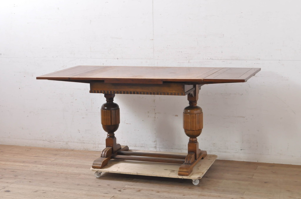 イギリスアンティーク　オーク材　クラシックで重厚な雰囲気漂うドローリーフテーブル(エクステンションテーブル、ダイニングテーブル、食卓、2人掛け、4人掛け、6人掛け、英国)(R-068691)