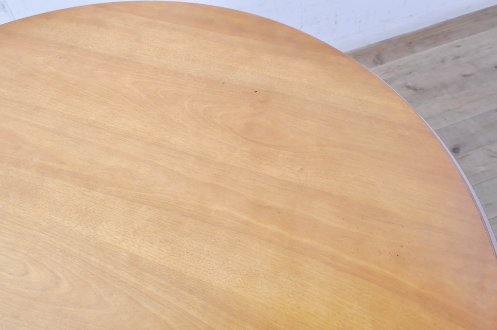中古　横浜ダニエル(daniel)　幕板と挽き物脚の凝ったデザインが目を惹く丸テーブル(ラウンドテーブル、2人掛け、ダイニングテーブル)(R-068592)