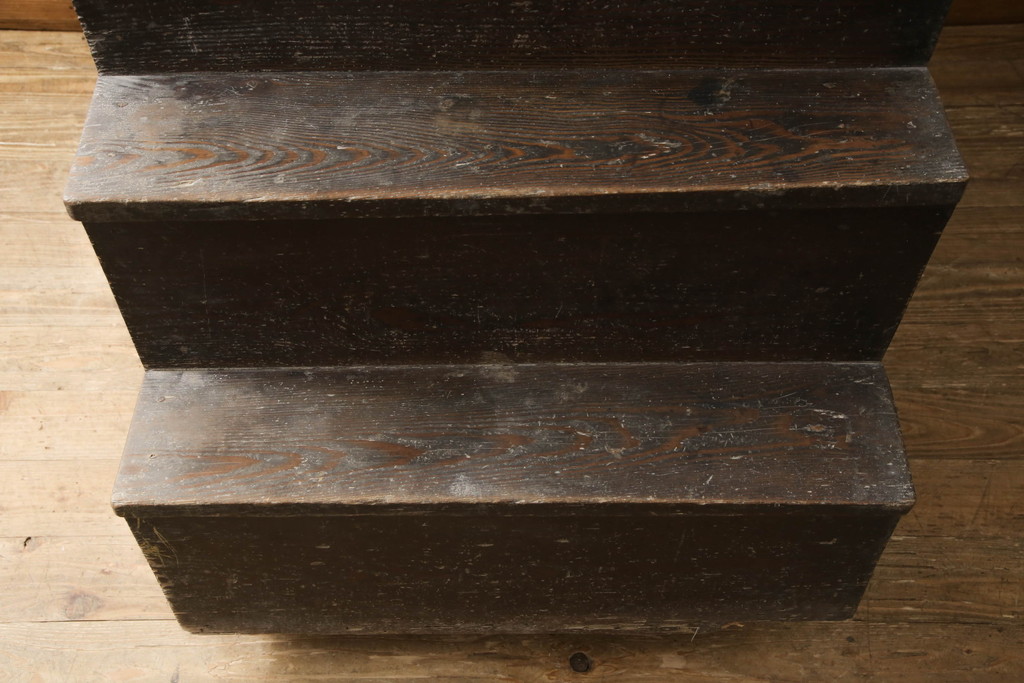 和製アンティーク　時代を経た趣と幅狭のサイズが魅力的な階段箪笥(階段タンス、収納たんす、和箪笥、時代箪笥、引き出し)(R-069005)