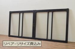 アンティーク建具　和の趣溢れる欅(ケヤキ)枠と杉板の板戸窓2枚セット(引き戸)(R-067962)