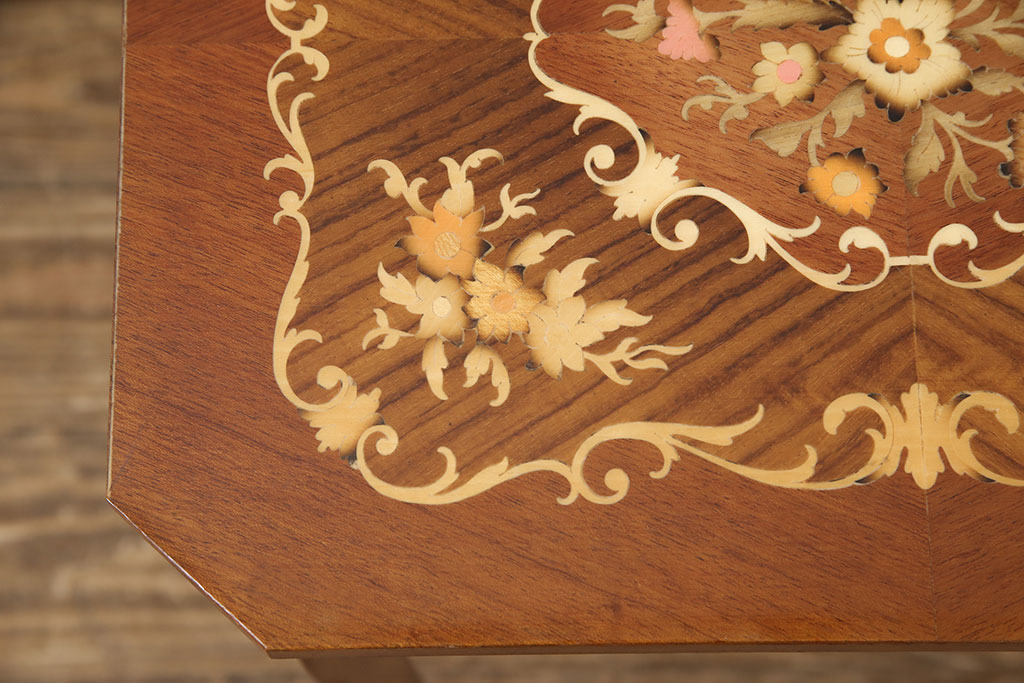イタリアビンテージ　輸入家具　象嵌細工が美しい!華やかな雰囲気を醸し出す上蓋付きサイドテーブル(コンソールテーブル、飾り台、インレイ、ヴィンテージ)(R-052184)