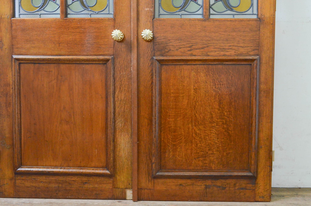 イギリスアンティーク　オーク材　色鮮やかなデザインが目を惹く、重厚感あるステンドグラスの両開きドア1対2枚セット(扉、建具、英国)(R-068877)