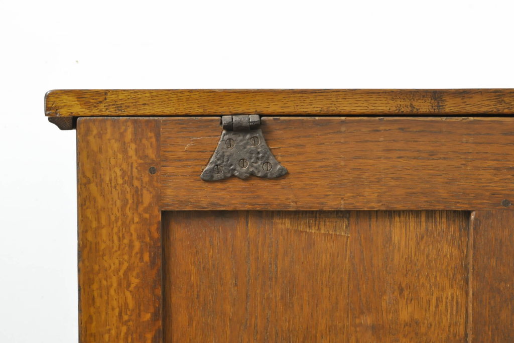 イギリスアンティーク　オーク材　前面に施された彫刻が目を惹く収納付きベンチ(コファ、収納箱、ブランケットボックス、ベンチチェスト)(R-063111)