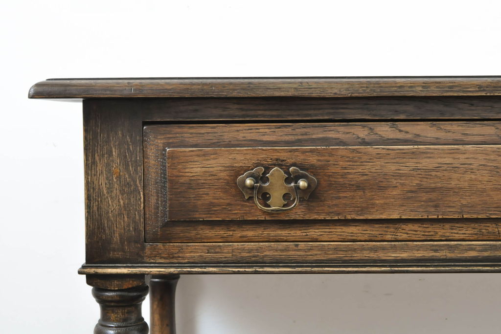 中古　美品　オランダ家具　CHARM CLASSIC(チャームクラシック)　オーク材　美しい杢目とクラシカルな佇まいが魅力のコンソールテーブル(サイドテーブル)(定価約50万円)(R-063112)