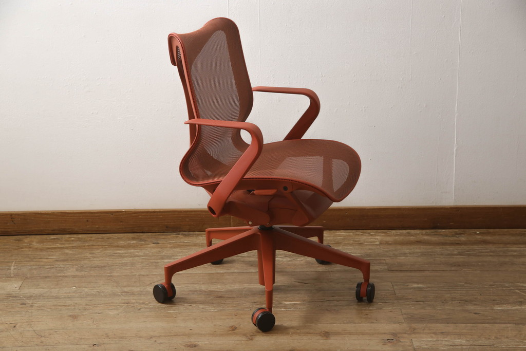 中古　美品　Hermanmiller(ハーマンミラー社)　ローバック　洗練されたフォルムが魅力的なCosm Chair(コズムチェア)(オフィスチェア、ワークチェア、アームチェア、椅子、イス)(定価約21万円)(R-064034)
