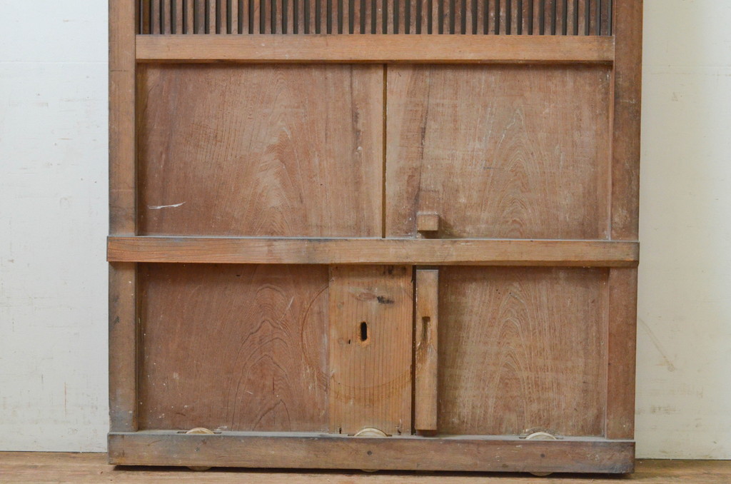 アンティーク建具　総欅(ケヤキ)材　漆塗りが美しい格子蔵戸1枚(引き戸、格子戸、玄関戸)(R-068733)