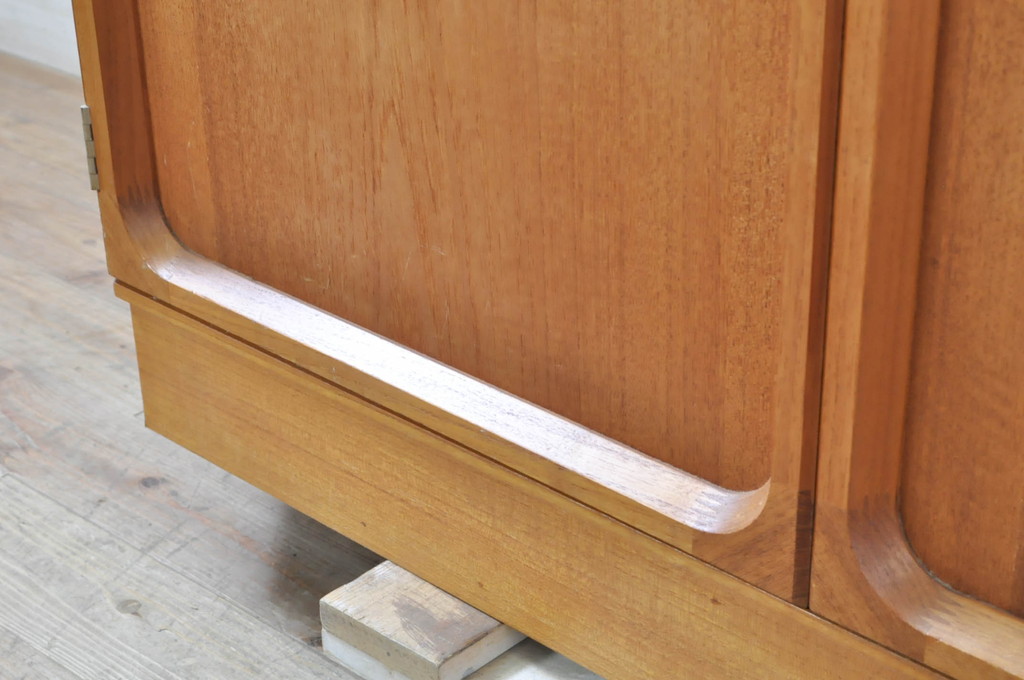 和製ビンテージ　日田工芸　温かみのある木肌が魅力のサイドボード(サイドキャビネット、収納棚、食器棚、戸棚、ヴィンテージ)(R-068984)