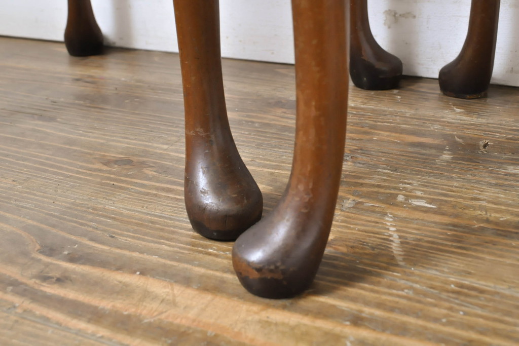 イギリスビンテージ　ウォールナット材　すらりと伸びた猫脚デザインが優美なネストテーブル(サイドテーブル、カフェテーブル、コーヒーテーブル、ヴィンテージ)(R-063183)